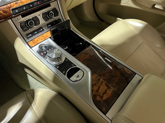 Jaguar xf sportbrake 3.0d v6 s 275pk 2014, h-699-xt - afbeelding 21 van  46