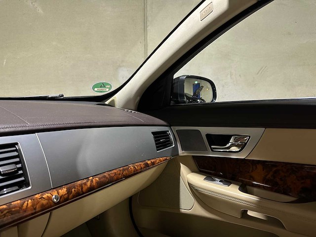 Jaguar xf sportbrake 3.0d v6 s 275pk 2014, h-699-xt - afbeelding 25 van  46