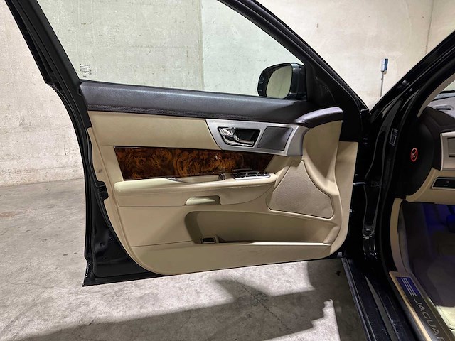 Jaguar xf sportbrake 3.0d v6 s 275pk 2014, h-699-xt - afbeelding 26 van  46