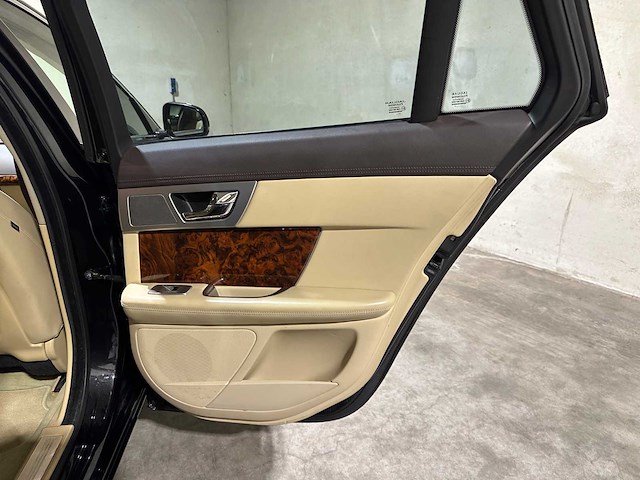 Jaguar xf sportbrake 3.0d v6 s 275pk 2014, h-699-xt - afbeelding 33 van  46