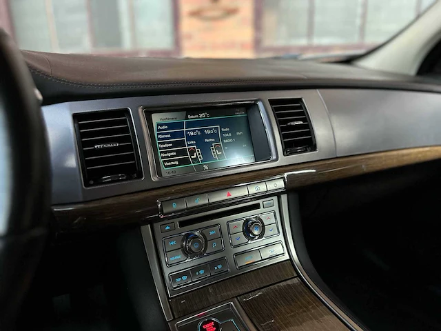 Jaguar xf sv8 4.2 supercharged 416pk 2008 (origineel-nl), 31-zl-gr youngtimer - afbeelding 16 van  45