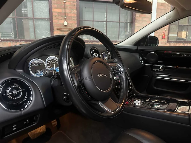 Jaguar xj 2.0 premium luxury 240pk 2013 (origineel-nl) - afbeelding 9 van  43