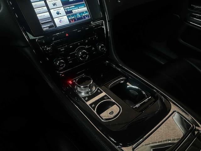Jaguar xj 2.0 premium luxury 240pk 2013 (origineel-nl) - afbeelding 13 van  43
