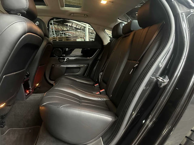 Jaguar xj 2.0 premium luxury 240pk 2013 (origineel-nl) - afbeelding 26 van  43