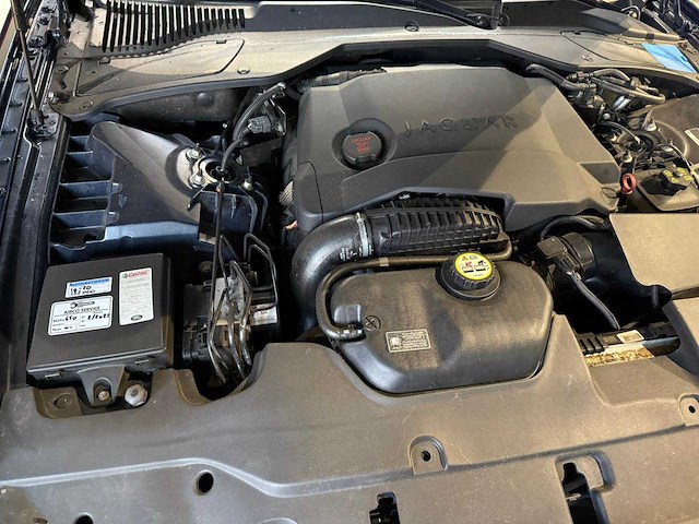 Jaguar xj 2.7d v6 portfolio , rt-645-n - afbeelding 17 van  25