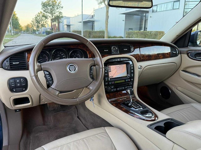 Jaguar xj 2.7d v6 portfolio , rt-645-n - afbeelding 23 van  25