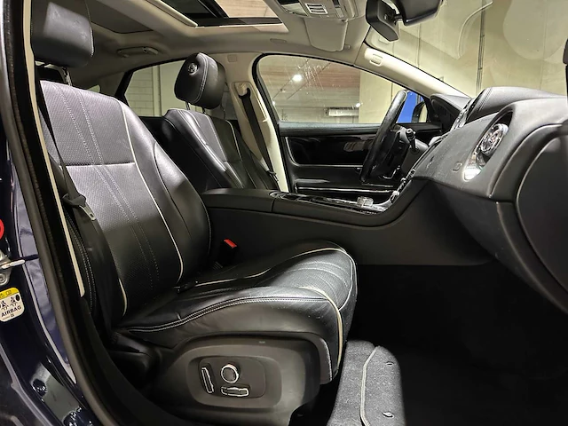 Jaguar xj 3.0 d premium luxury 300pk 2016, rv-612-x - afbeelding 40 van  48