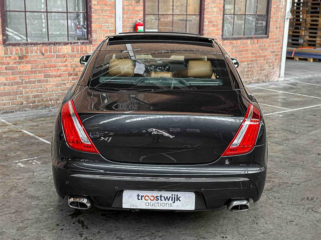 Jaguar xj 3.0 v6d portfolio 275pk 2012, 70-xsg-8 - afbeelding 3 van  40