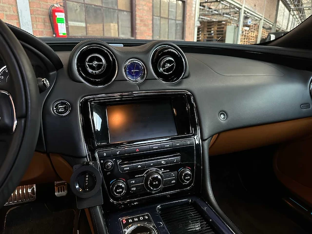 Jaguar xj 3.0 v6d portfolio 275pk 2012, 70-xsg-8 - afbeelding 16 van  40