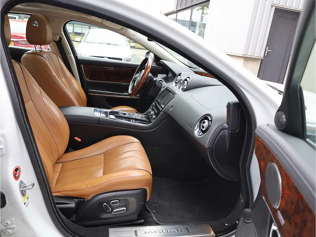 Jaguar xj 3.0l sc v6 2014 - afbeelding 10 van  28