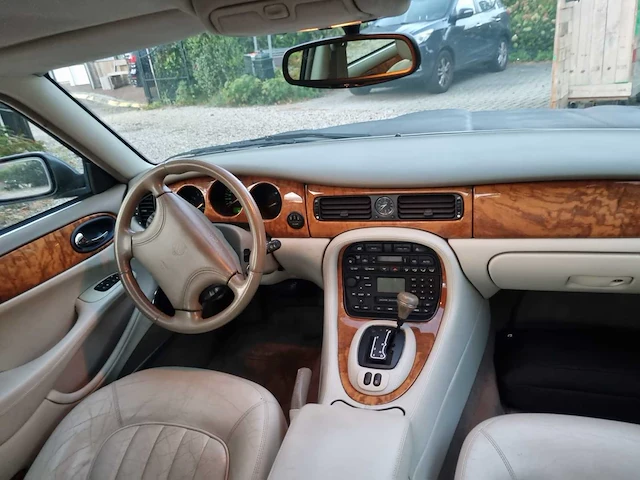 Jaguar xj 3.2 v8 executive automaat, 38-ff-rt - afbeelding 2 van  19