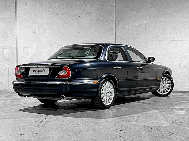 Jaguar xj 3.5 v8 258pk 2003, nl-kenteken - afbeelding 2 van  48