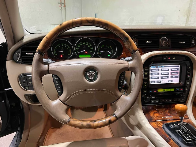 Jaguar xj 3.5 v8 258pk 2003, nl-kenteken - afbeelding 11 van  48