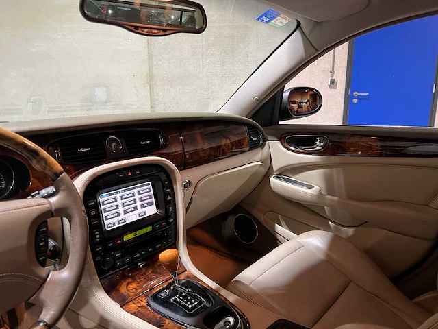 Jaguar xj 3.5 v8 258pk 2003, nl-kenteken - afbeelding 13 van  48