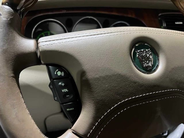 Jaguar xj 3.5 v8 258pk 2003, nl-kenteken - afbeelding 15 van  48