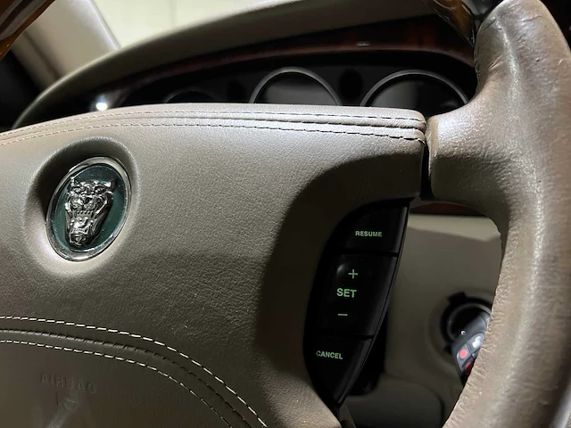 Jaguar xj 3.5 v8 258pk 2003, nl-kenteken - afbeelding 16 van  48