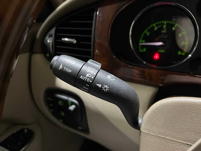 Jaguar xj 3.5 v8 258pk 2003, nl-kenteken - afbeelding 17 van  48