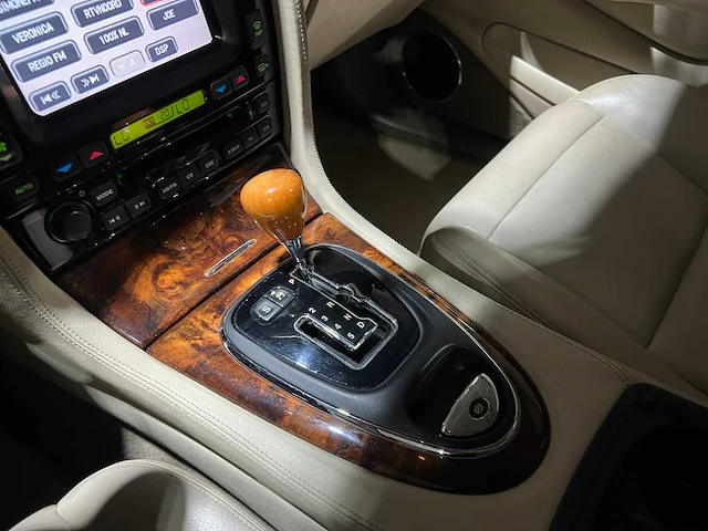 Jaguar xj 3.5 v8 258pk 2003, nl-kenteken - afbeelding 20 van  48