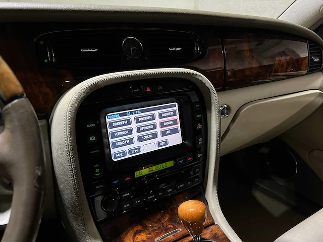 Jaguar xj 3.5 v8 258pk 2003, nl-kenteken - afbeelding 21 van  48