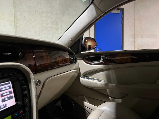 Jaguar xj 3.5 v8 258pk 2003, nl-kenteken - afbeelding 22 van  48