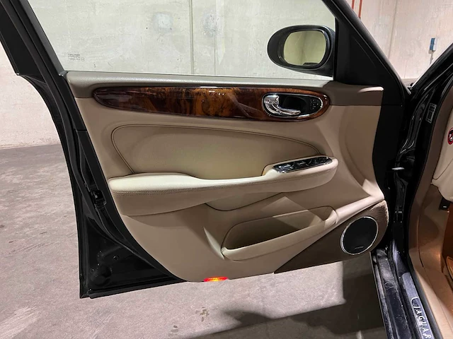 Jaguar xj 3.5 v8 258pk 2003, nl-kenteken - afbeelding 24 van  48