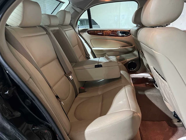 Jaguar xj 3.5 v8 258pk 2003, nl-kenteken - afbeelding 36 van  48