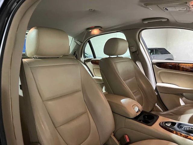 Jaguar xj 3.5 v8 258pk 2003, nl-kenteken - afbeelding 39 van  48