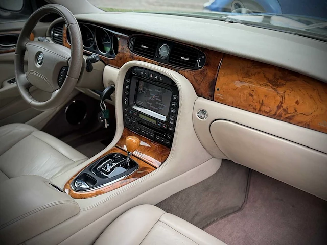 Jaguar xj xj6 3.0 v6 executive origineel nederlands nap 30-pr-tn - afbeelding 4 van  16