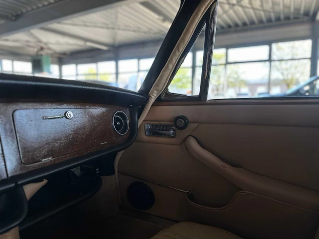 Jaguar xj12 5.3 v12 serie 1 265pk 1973 - afbeelding 28 van  48