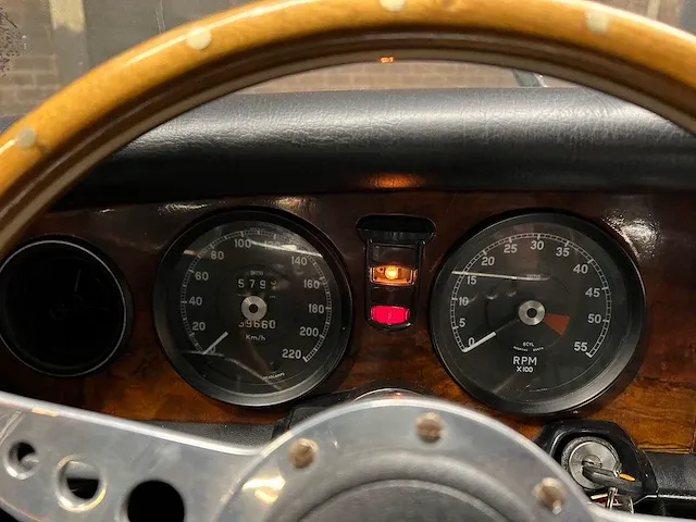 Jaguar xj6 4.2 v8 186pk 1972 -youngtimer- - afbeelding 17 van  32