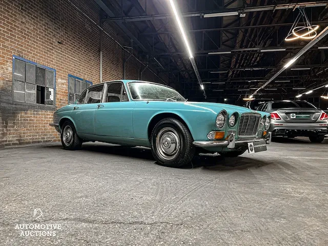 Jaguar xj6 4.2 v8 186pk 1972 -youngtimer- - afbeelding 27 van  32
