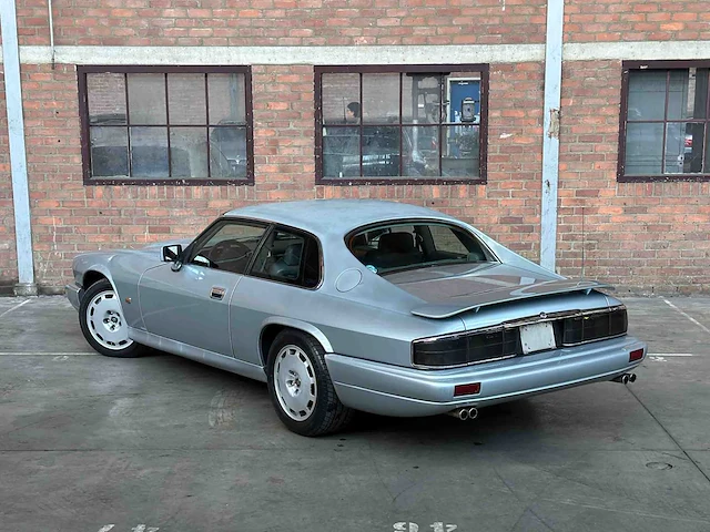 Jaguar xjr-s coupé 6.0 v12 330pk 1993 phase 2 youngtimer - afbeelding 16 van  39