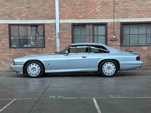 Jaguar xjr-s coupé 6.0 v12 330pk 1993 phase 2 youngtimer - afbeelding 17 van  39