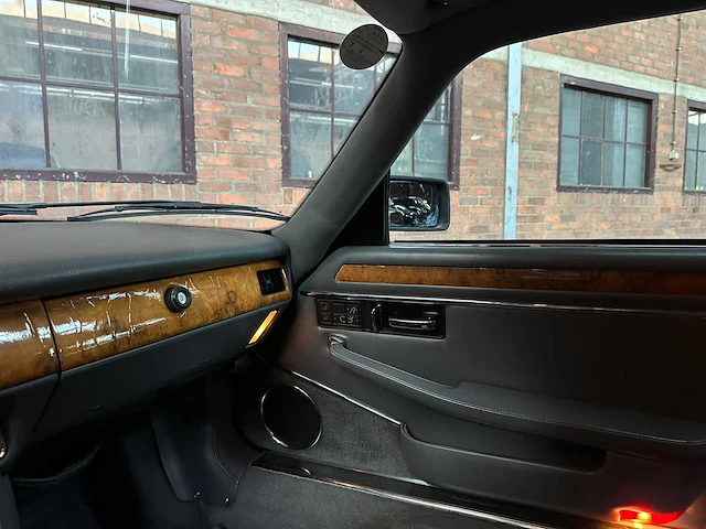 Jaguar xjr-s coupé 6.0 v12 330pk 1993 phase 2 youngtimer - afbeelding 28 van  39