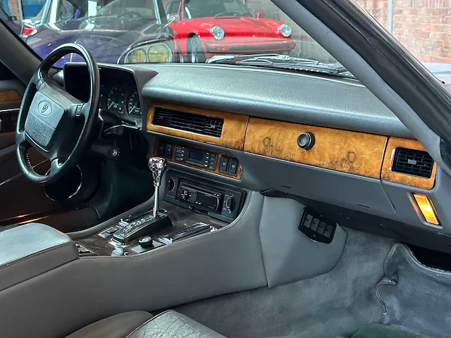 Jaguar xjr-s coupé 6.0 v12 330pk 1993 phase 2 youngtimer - afbeelding 31 van  39
