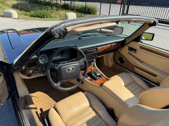 Jaguar xjs 5.3 v12 convertible 1e eigenaar 1702 - afbeelding 20 van  40