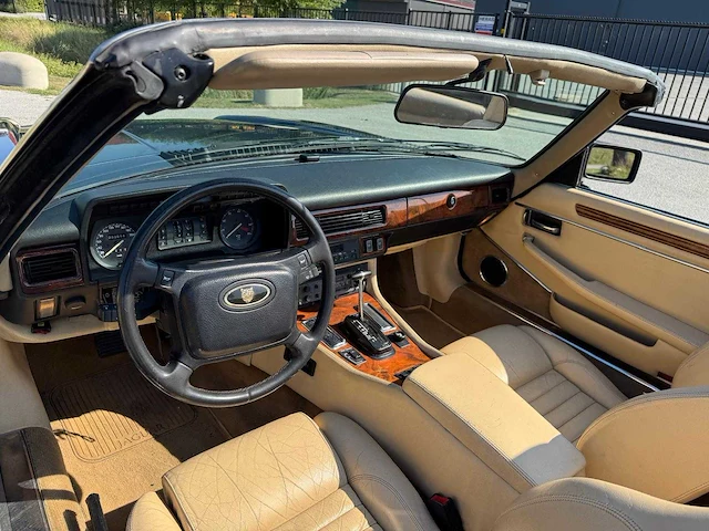 Jaguar xjs 5.3 v12 convertible 1e eigenaar 1702 - afbeelding 21 van  40