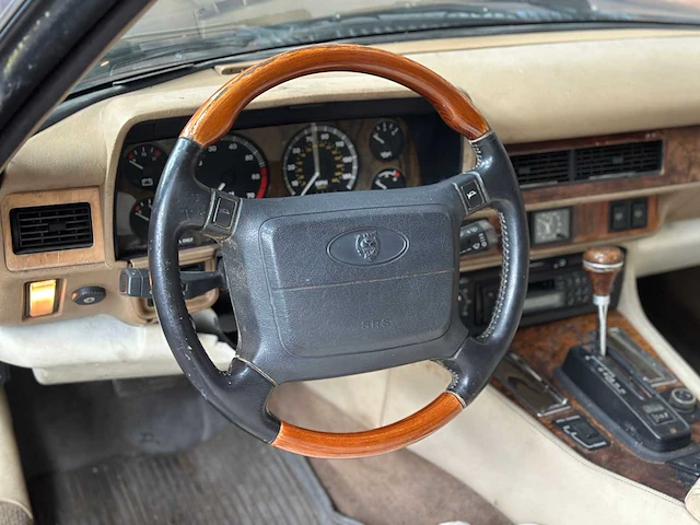Jaguar xjs convertible 4.0 6-in-lijn 240pk 1996 - afbeelding 10 van  36