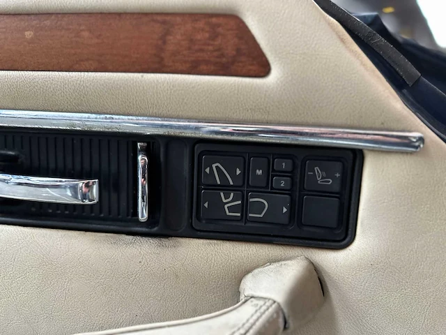 Jaguar xjs convertible 4.0 6-in-lijn 240pk 1996 - afbeelding 18 van  36