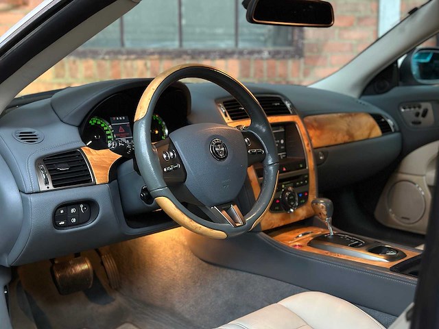 Jaguar xk coupe 4.2 v8 300pk 2006 youngtimer (53.000 km) - afbeelding 10 van  42