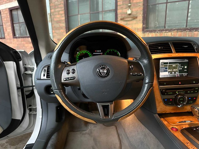 Jaguar xk coupe 4.2 v8 300pk 2006 youngtimer (53.000 km) - afbeelding 11 van  42