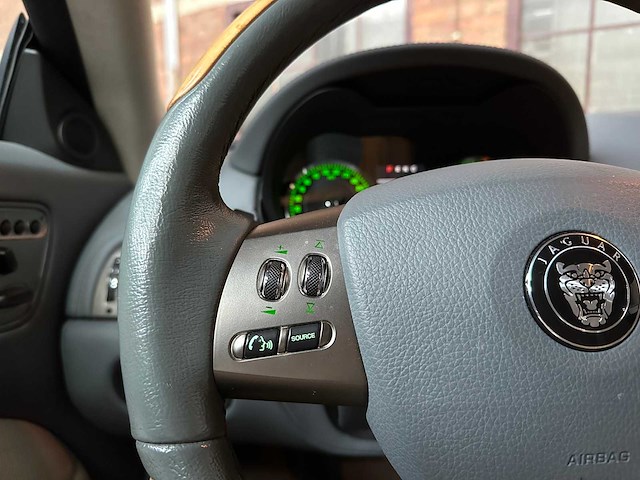 Jaguar xk coupe 4.2 v8 300pk 2006 youngtimer (53.000 km) - afbeelding 15 van  42