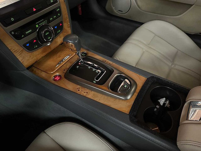 Jaguar xk coupe 4.2 v8 300pk 2006 youngtimer (53.000 km) - afbeelding 20 van  42