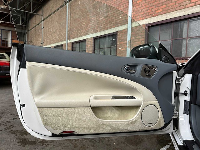 Jaguar xk coupe 4.2 v8 300pk 2006 youngtimer (53.000 km) - afbeelding 24 van  42