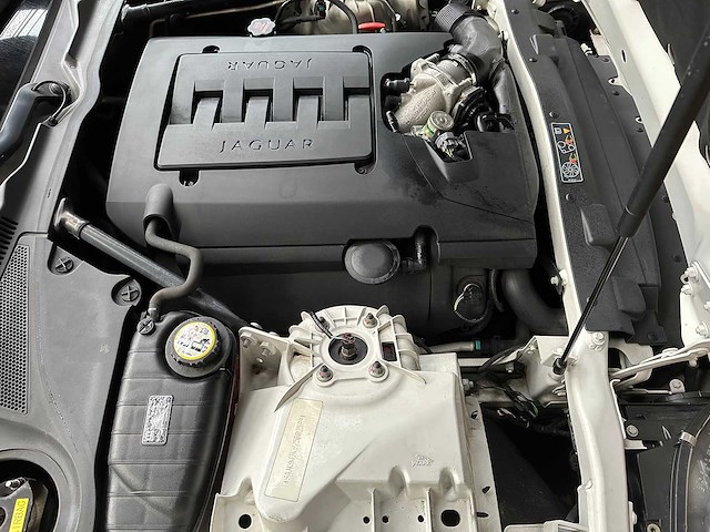 Jaguar xk coupe 4.2 v8 300pk 2006 youngtimer (53.000 km) - afbeelding 33 van  42