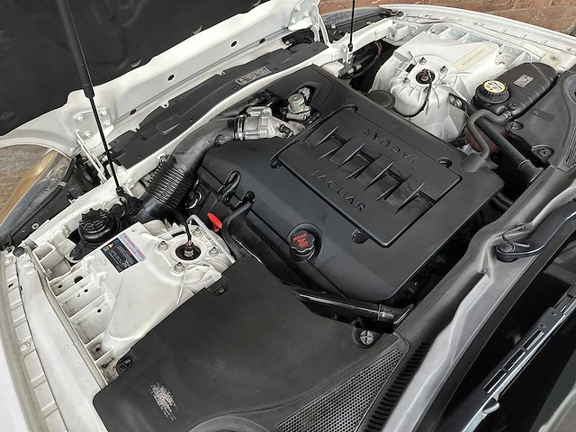 Jaguar xk coupe 4.2 v8 300pk 2006 youngtimer (53.000 km) - afbeelding 36 van  42