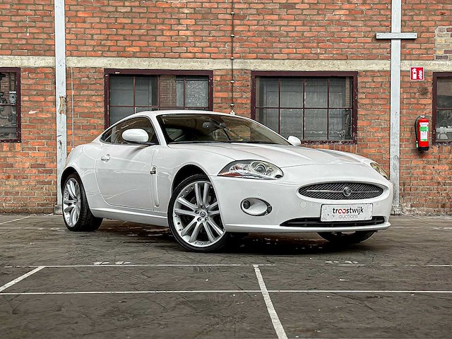 Jaguar xk coupe 4.2 v8 300pk 2006 youngtimer (53.000 km) - afbeelding 39 van  42