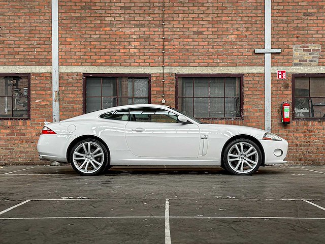 Jaguar xk coupe 4.2 v8 300pk 2006 youngtimer (53.000 km) - afbeelding 41 van  42