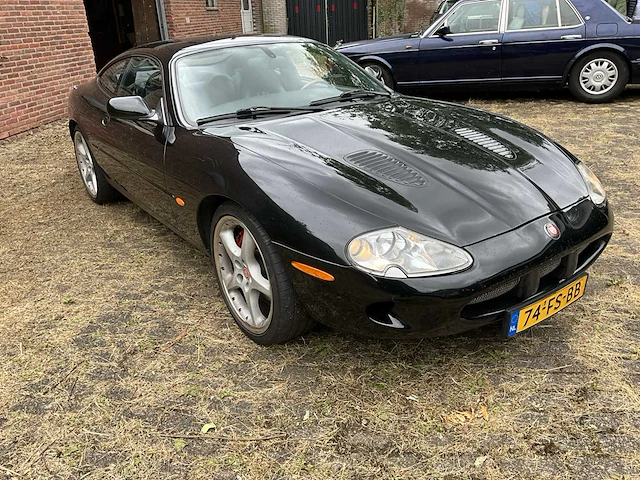 Jaguar xkr 4.0 coupe (2000) - afbeelding 3 van  38