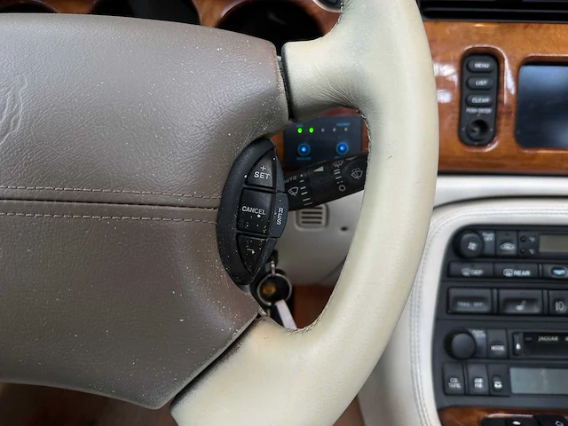 Jaguar xkr 4.0 v8 convertible 363pk 2001 (lpg) , n-457-kk youngtimer - afbeelding 15 van  37